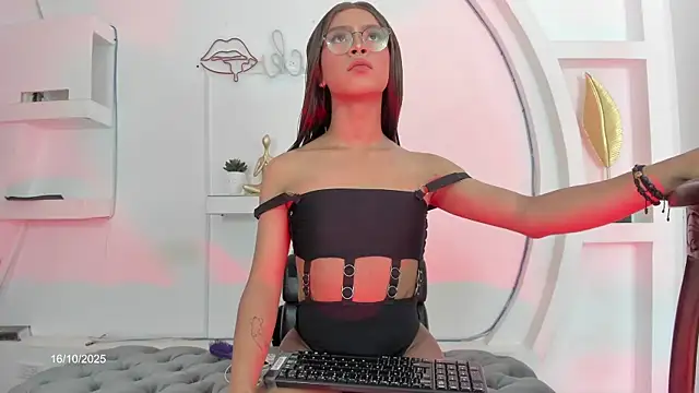 Vicky Hottman online show from 10/18/25, 04:25