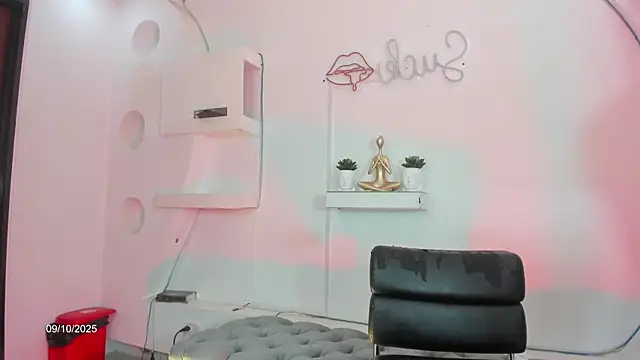 Vicky Hottman online show from 10/10/25, 04:35