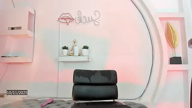 Vicky Hottman online show from 11/11/25, 04:18