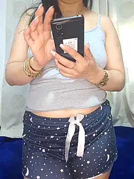 Snapshot of linakhalifa chatting on 05/31/26, 12:55 linakhalifa online show from 05/31/26, 12:55