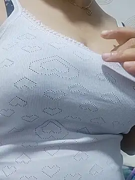 Snapshot of linakhalifa chatting on 10/31/25, 12:18 linakhalifa online show from 10/31/25, 12:18