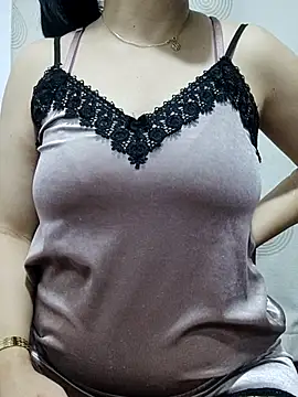 Snapshot of linakhalifa chatting on 10/29/25, 12:20 linakhalifa online show from 10/29/25, 12:20