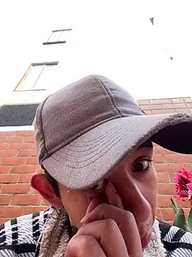 Snapshot of Aleecandrews chatting on 12/17/25, 02:11 Aleecandrews online show from 12/17/25, 02:11