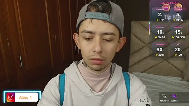 Snapshot of Aleecandrews chatting on 10/22/25, 07:13 Aleecandrews online show from 10/22/25, 07:13