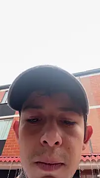 Snapshot of Aleecandrews chatting on 12/16/25, 07:29 Aleecandrews online show from 12/16/25, 07:29