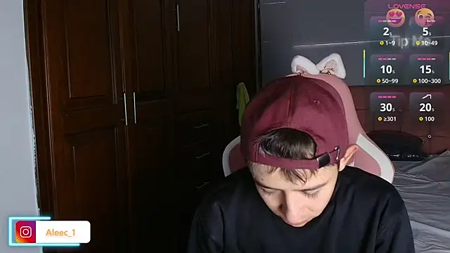 Snapshot of Aleecandrews chatting on 10/23/25, 07:23 Aleecandrews online show from 10/23/25, 07:23