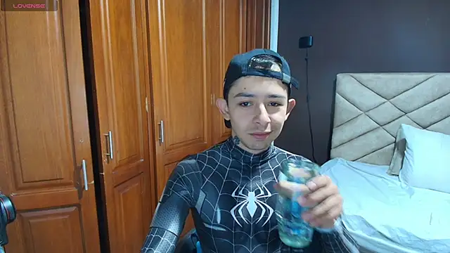 Snapshot of Aleecandrews chatting on 10/31/25, 07:32 Aleecandrews online show from 10/31/25, 07:32