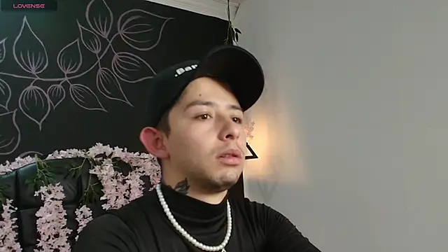 Snapshot of Aleecandrews chatting on 11/11/25, 07:19 Aleecandrews online show from 11/11/25, 07:19