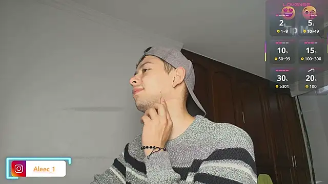 Snapshot of Aleecandrews chatting on 10/21/25, 07:24 Aleecandrews online show from 10/21/25, 07:24