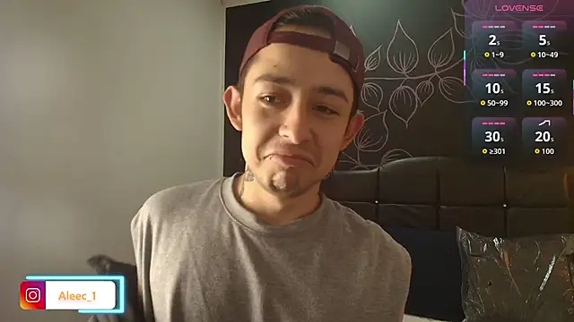 Snapshot of Aleecandrews chatting on 11/19/25, 07:36 Aleecandrews online show from 11/19/25, 07:36