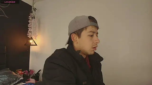 Snapshot of Aleecandrews chatting on 11/26/25, 12:16 Aleecandrews online show from 11/26/25, 12:16