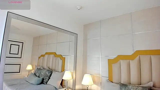 MaddieParker online show from 10/21/25, 07:24