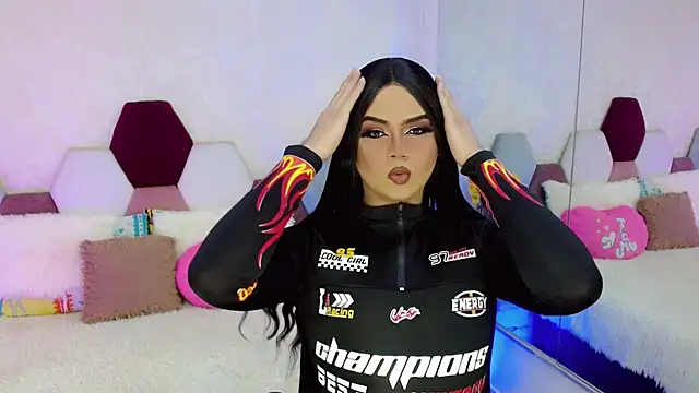 Snapshot of kushina_uzumaki75 chatting on 10/11/25, 04:13 kushina uzumaki75 online show from 10/11/25, 04:13