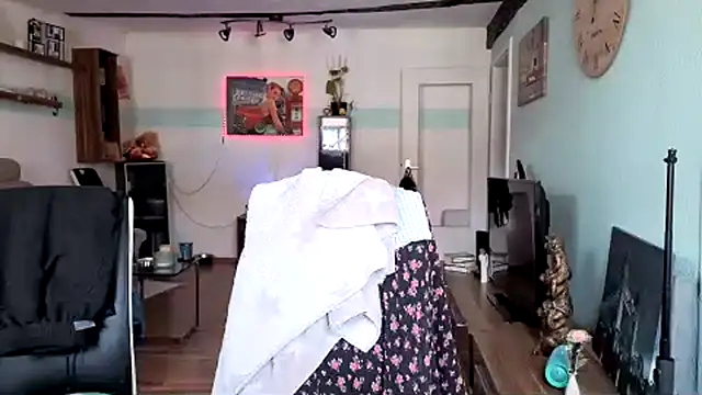 Seductively4 20 online show from 07/17/26, 08:00