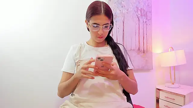 DanniaKross online show from 12/18/25, 12:42