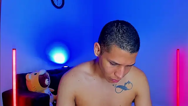 Snapshot of Latin_Boyss_ chatting on 10/15/25, 06:27 Latin Boyss online show from 10/15/25, 06:27