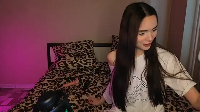 honey     bunny online show from 12/17/25, 05:23