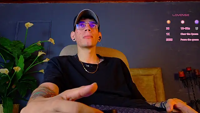 david huge online show from 11/18/25, 01:32