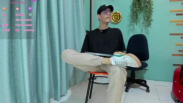 Snapshot of david_huge chatting on 10/02/25, 01:31 david huge online show from 10/02/25, 01:31