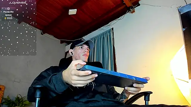 david huge online show from 12/17/25, 01:32