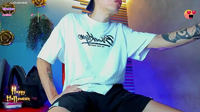 david huge online show from 10/22/25, 01:43