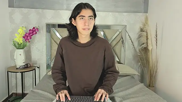 Snapshot of ryo_light chatting on 12/19/25, 08:55 ryo light online show from 12/19/25, 08:55