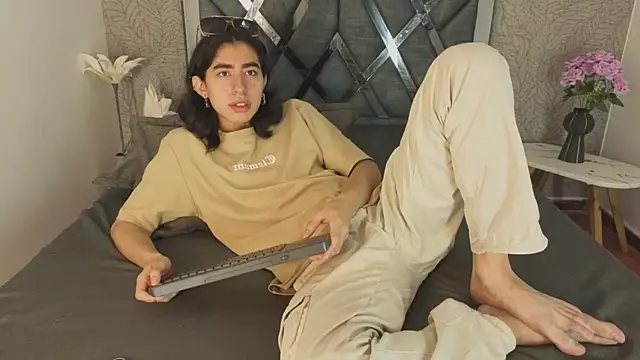 Snapshot of ryo_light chatting on 02/06/26, 04:19 ryo light online show from 02/06/26, 04:19