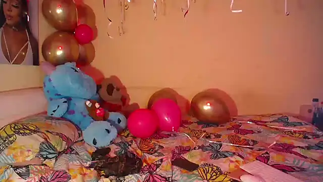 pink 7777 online show from 11/17/25, 08:35