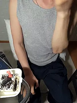icejuljulju online show from 04/10/26, 01:40