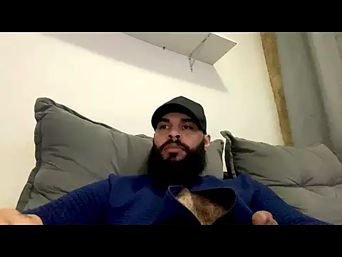 Snapshot of Min-- chatting on 08/02/26, 01:04 Min-- online show from 08/02/26, 01:04