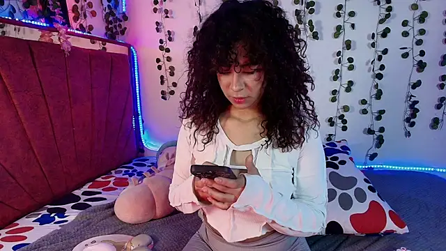 Snapshot of collins_Daph chatting on 09/27/25, 03:07 collins Daph online show from 09/27/25, 03:07