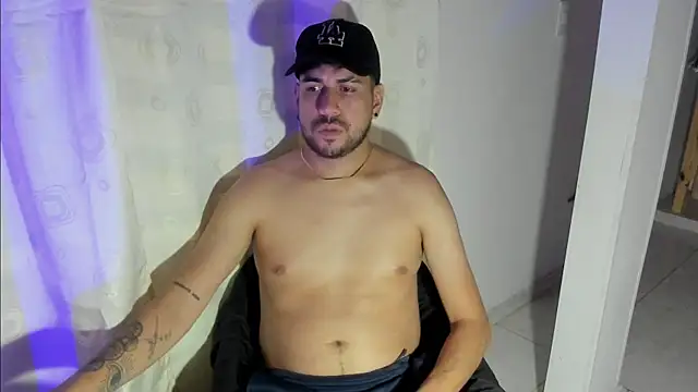 alehot223 online show from 12/17/25, 05:23