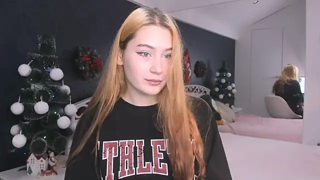 Lili Luuu online show from 12/19/25, 09:33