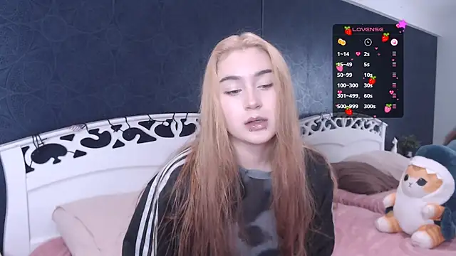 Lili Luuu online show from 10/18/25, 04:14