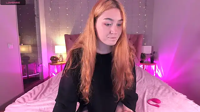 Lili Luuu online show from 11/30/25, 09:48