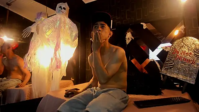 Snapshot of Liam_and_Barbie chatting on 10/18/25, 03:52 Liam and Barbie online show from 10/18/25, 03:52