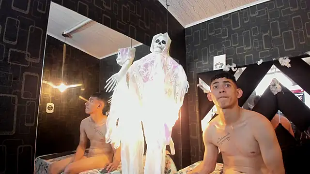 Snapshot of Liam_and_Barbie chatting on 10/19/25, 03:42 Liam and Barbie online show from 10/19/25, 03:42