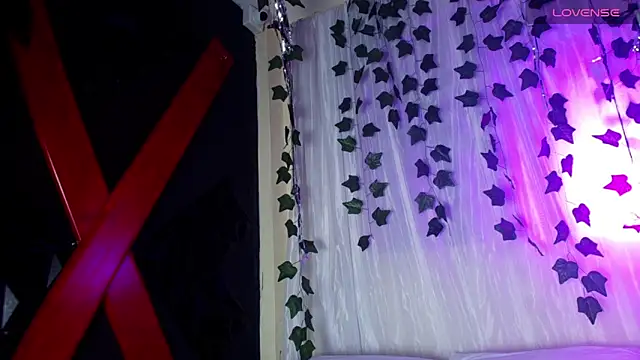 ivonne diaz1 online show from 11/25/25, 02:23