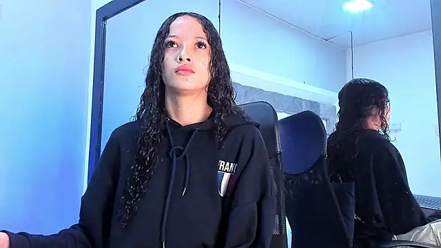 Snapshot of JuliettaBleer chatting on 10/09/25, 11:55 JuliettaBleer online show from 10/09/25, 11:55