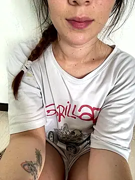 Snapshot of Megan_colsom chatting on 01/18/26, 06:11 Megan colsom online show from 01/18/26, 06:11