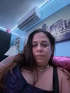 PrettyKittyMia online show from 12/22/25, 04:01