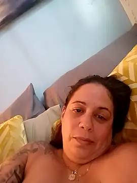 Snapshot of PrettyKittyMia chatting on 10/09/25, 08:42 PrettyKittyMia online show from 10/09/25, 08:42