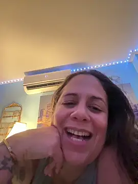 Snapshot of PrettyKittyMia chatting on 12/20/25, 05:10 PrettyKittyMia online show from 12/20/25, 05:10