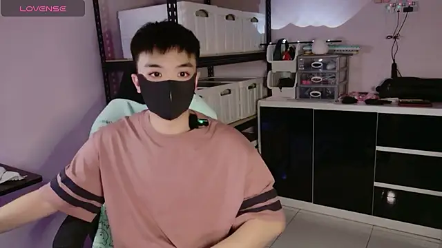 Snapshot of doggyman523 chatting on 09/19/25, 03:49 doggyman523 online show from 09/19/25, 03:49