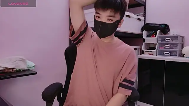 Snapshot of doggyman523 chatting on 10/01/25, 05:12 doggyman523 online show from 10/01/25, 05:12