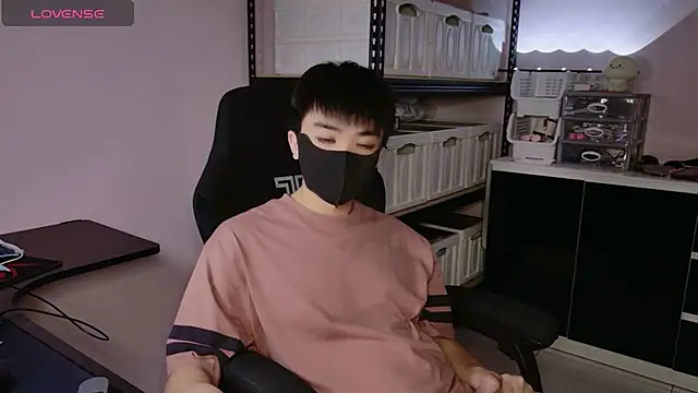 Snapshot of doggyman523 chatting on 10/25/25, 05:13 doggyman523 online show from 10/25/25, 05:13