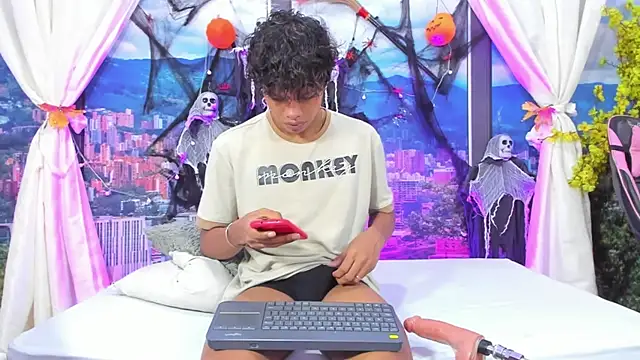 MilthonDelis online show from 10/28/25, 04:57