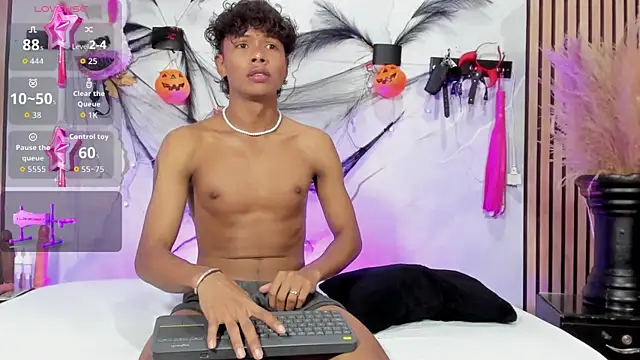 MilthonDelis online show from 10/31/25, 04:31