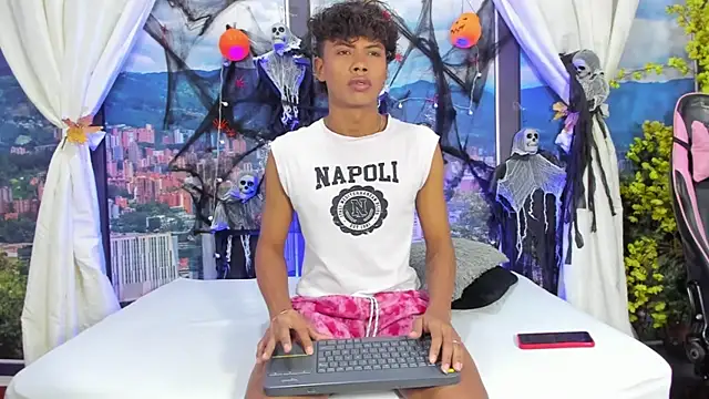 MilthonDelis online show from 10/24/25, 02:54