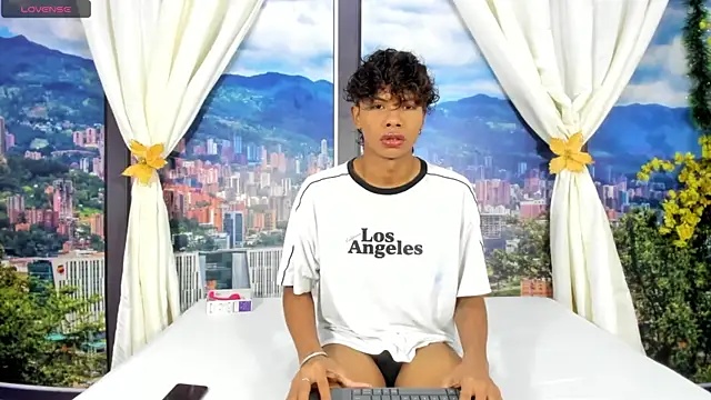 MilthonDelis online show from 12/20/25, 04:04